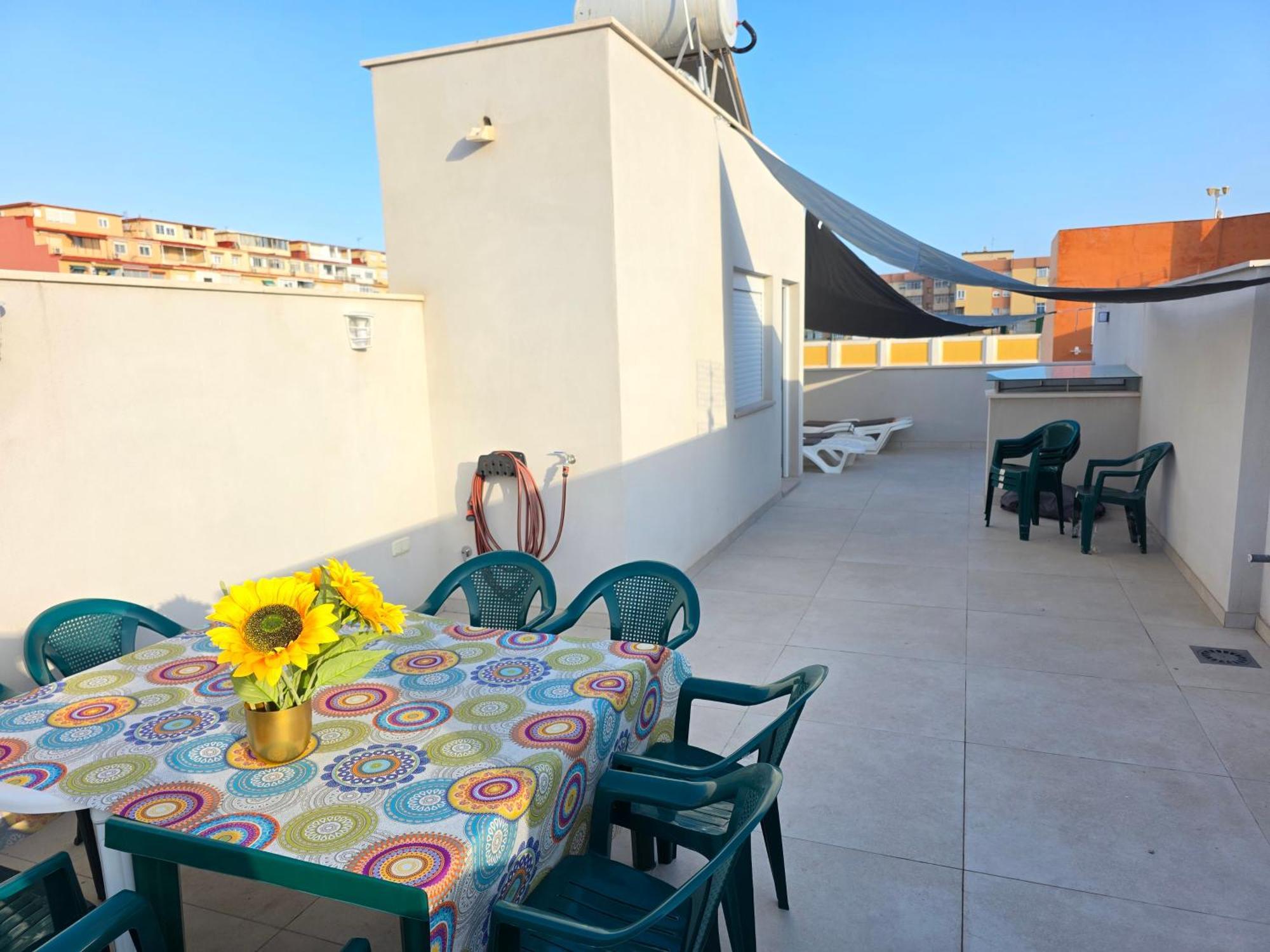 Arthouse Huelin 200 M From Ferienhaus *
